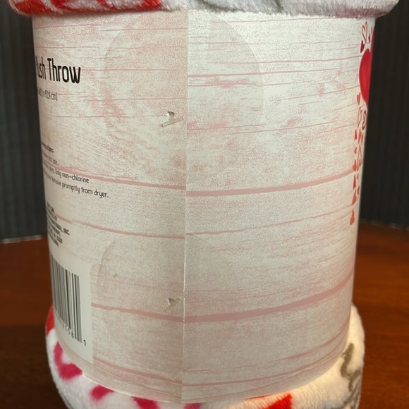 Throw Blanket. Love ❤️ Design. 50” x 60” New - Picture 5 of 8